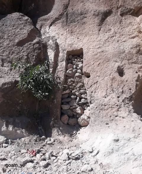 توقيف أعمال شق طريق في موقعي "الحطمة" و"بركة الحيد" الأثريين بمديرية الحداء محافظة ذمار - صورة إضافية 1